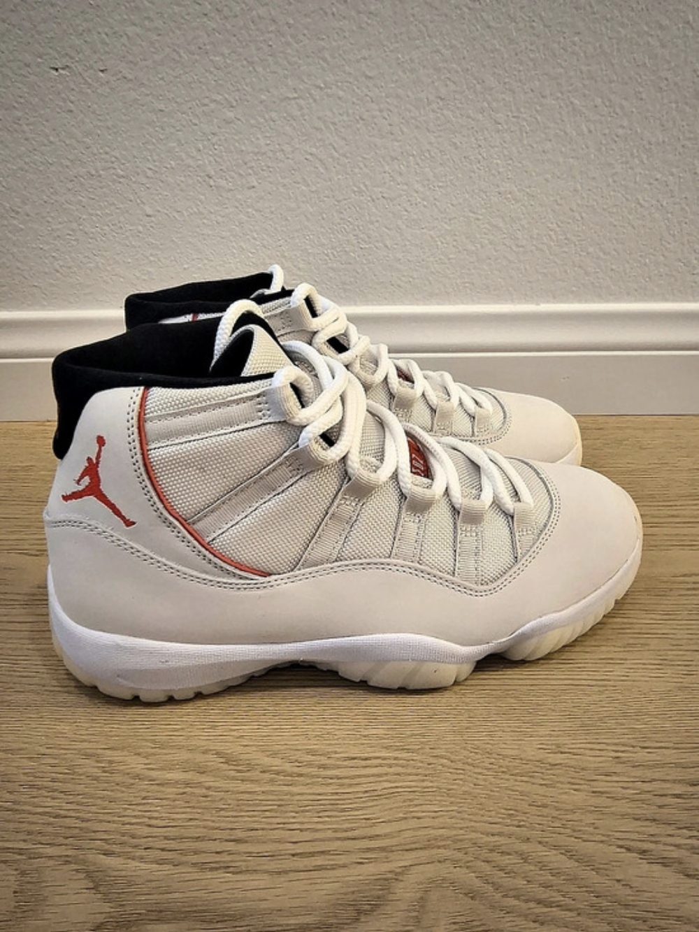 Jordan 11 - Platinum Tint